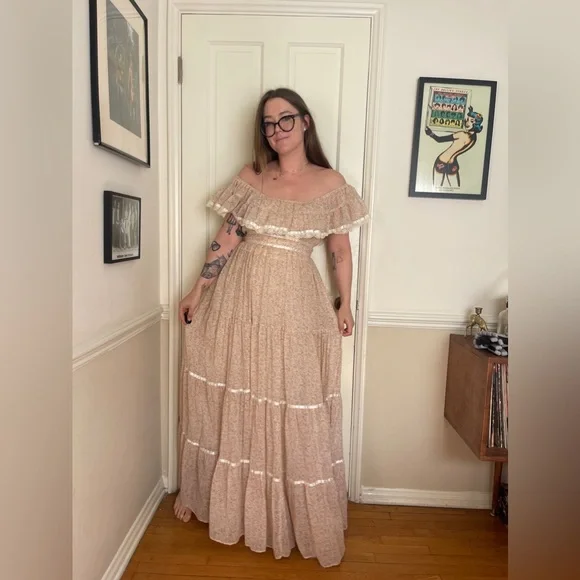 70s Vintage Gunne Sax Tiered Prairie Dress off the shoulder pink ditsy floral - Picture 3 of 7